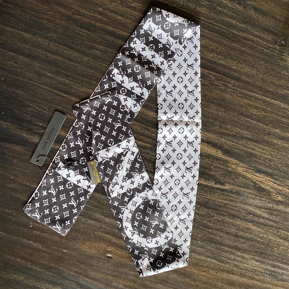 NWT LOUIS VUITTON black and white logo bandeau scarf. 3” x 47” 100% silk.